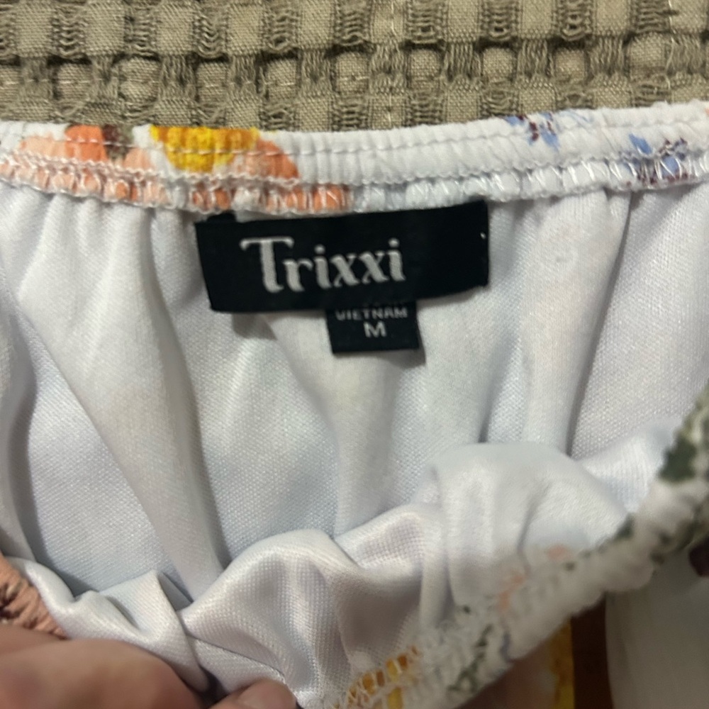 Trixxi Multicolor Floral Puff Sleeve Romper - Picture 4 of 4